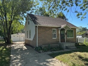 24117 Eton Ave in Dearborn Heights, MI - Building Photo - Building Photo