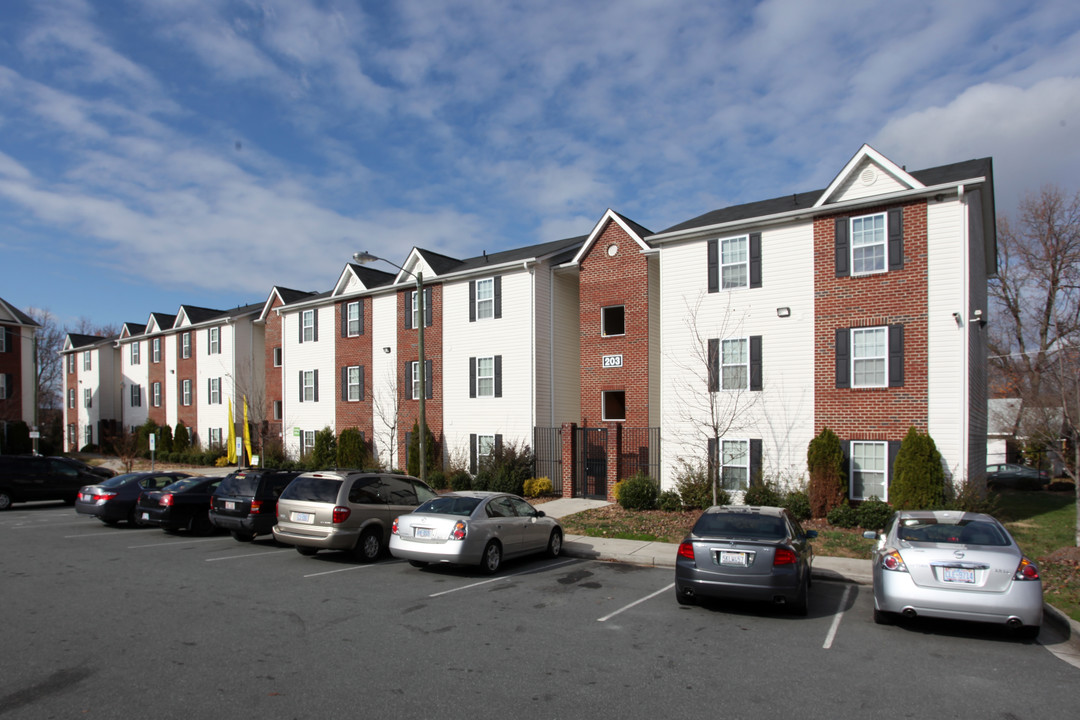 Campus East Apartments in Greensboro, NC - Building Photo