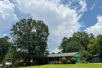 2935 Heather Dr in East Point, GA - Building Photo - Building Photo