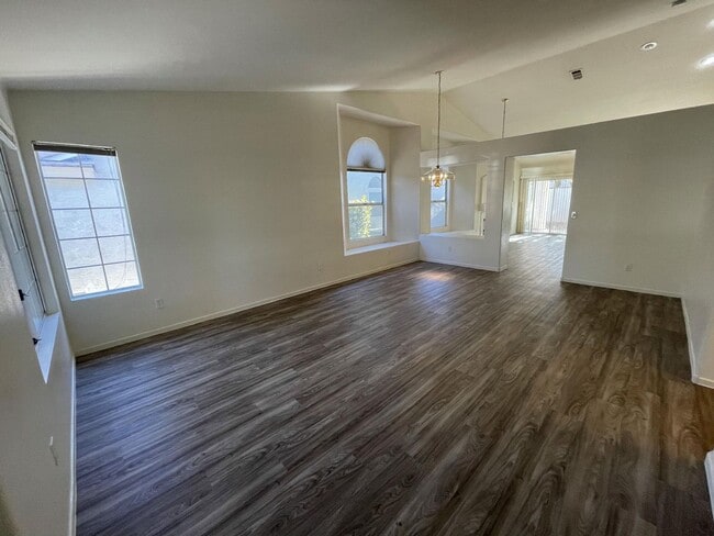 9841 Double Rock Dr in Las Vegas, NV - Building Photo - Building Photo