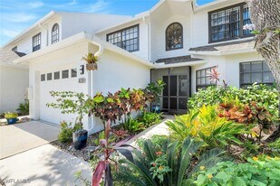 823 Meadowland Dr in Naples, FL - Building Photo
