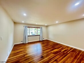 28 Urma Pl in Bloomfield, NJ - Building Photo - Building Photo