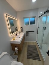 11707 Atkinson Ave in Hawthorne, CA - Foto de edificio - Building Photo