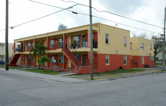 1541 NW 1st Pl in Miami, FL - Building Photo - Building Photo