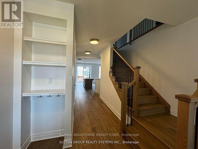 1232 Wheat Boom Dr. in Oakville, ON - Building Photo - Building Photo