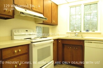 129 Westwood Dr in Laurel Park, NC - Building Photo - Building Photo
