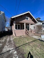 1007 Mahlon St in Lansing, MI - Building Photo