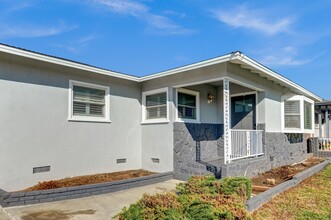 1109 N Holmar Ave in Azusa, CA - Building Photo - Building Photo