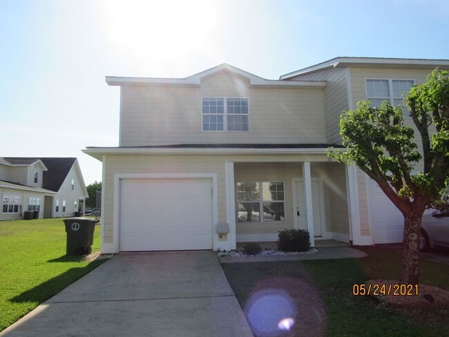 property at 22 Courtyard Way