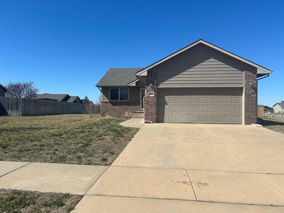 3113 Nancy Ln in Derby, KS - Building Photo