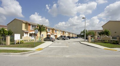 Garden View Villa Homes in Hialeah, FL - Building Photo - Building Photo