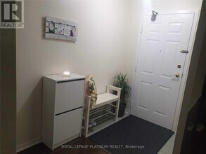 250-1250 Webb Dr in Mississauga, ON - Building Photo - Building Photo