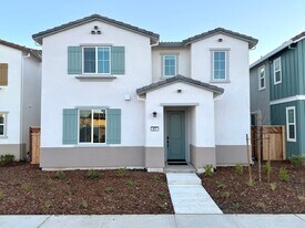 617 Barrett Lk Rd in West Sacramento, CA - Building Photo