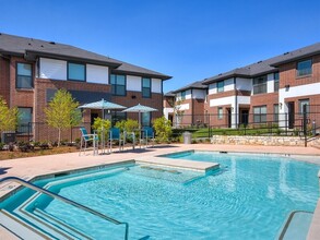 The Emerson Apartments in Pflugerville, TX - Foto de edificio - Building Photo