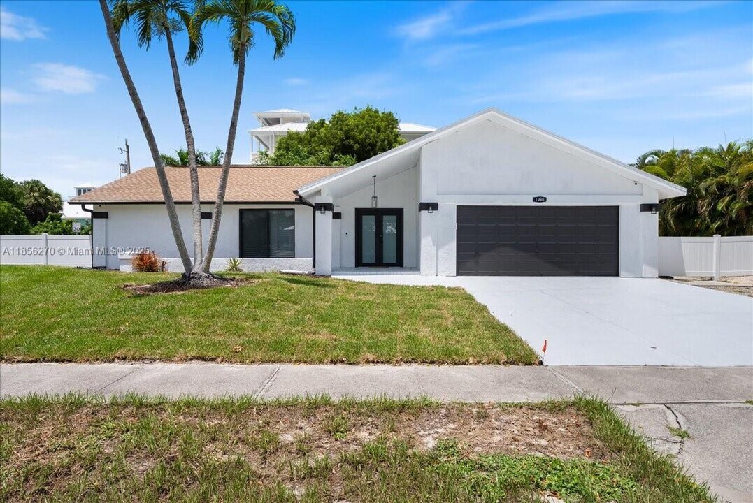 1996 Sheffield Ave in Marco Island, FL - Building Photo