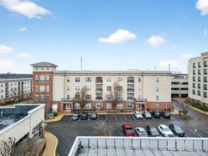 1241 Strassner Dr in Brentwood, MO - Foto de edificio - Building Photo