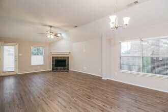 1820 Marlin Dr in Aubrey, TX - Foto de edificio - Building Photo