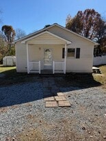 215 Hedgecock Rd in High Point, NC - Building Photo