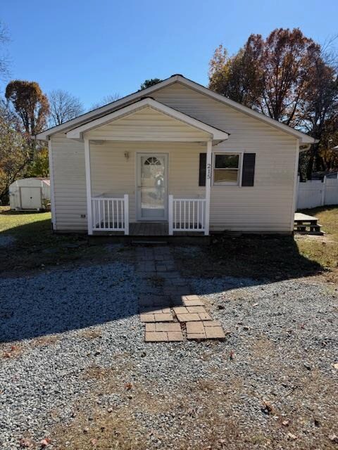 215 Hedgecock Rd in High Point, NC - Building Photo