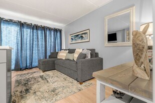 933 Ocean Blvd in Hampton, NH - Building Photo