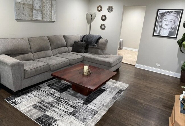 711 N Kenilworth Ave in Elmhurst, IL - Foto de edificio - Building Photo