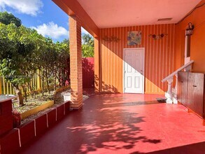 3235 NW 80th Terrace in Miami, FL - Building Photo - Building Photo
