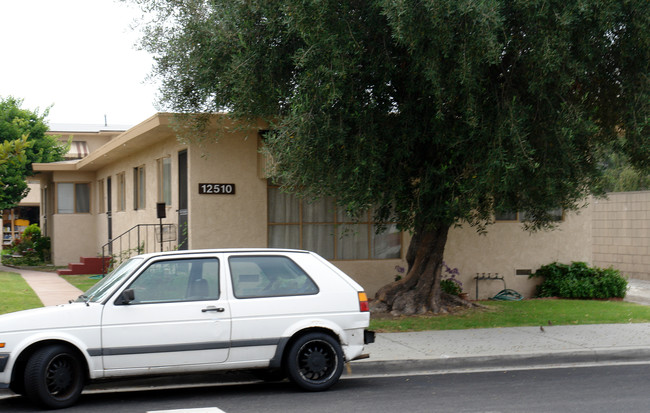 12510 Grevillea Ave in Hawthorne, CA - Building Photo - Building Photo