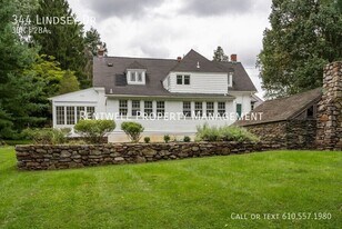 344 Lindsey Dr in Berwyn, PA - Building Photo