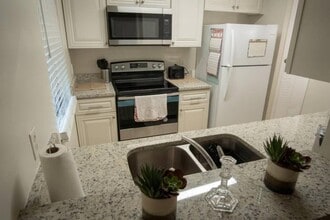 7350 Oak Meadows Cir in Orlando, FL - Building Photo - Building Photo