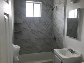 1030 E 21st St in Long Beach, CA - Building Photo - Building Photo