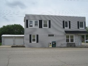 102 W 1st St in Lindenwood, IL - Building Photo - Building Photo