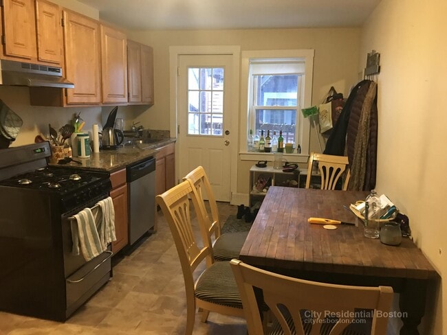 266 Gold St, Unit 3 in Boston, MA - Building Photo - Building Photo