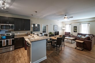 Deacon Place Apartments in Winston-Salem, NC - Foto de edificio - Building Photo