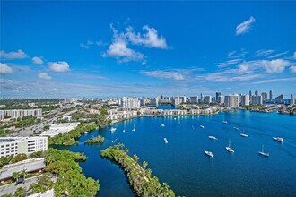 17301 Biscayne Blvd, Unit # PH6 in Aventura, FL - Building Photo - Building Photo