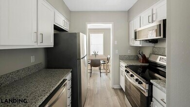 231 New Shackle Island Rd, Unit J70 in Hendersonville, TN - Building Photo - Building Photo