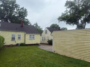 13583 Shady Oak Blvd in Garfield Heights, OH - Building Photo - Building Photo