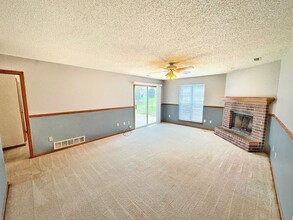 1006 Foxridge Dr in Warrensburg, MO - Building Photo - Building Photo
