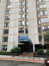 1440 N St NW, Unit Town Terrace West in Washington, DC - Building Photo - Building Photo