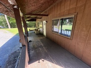 48 Atwell Rd in Porter Corners, NY - Foto de edificio - Building Photo