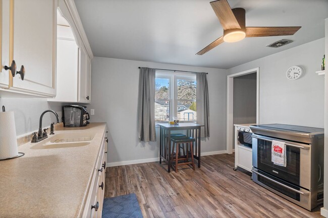 1446 9th St in Green Bay, WI - Foto de edificio - Building Photo