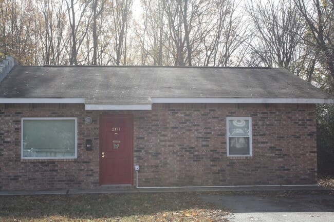 201 Tucker Inn in Jacksonville, AR - Building Photo - Building Photo