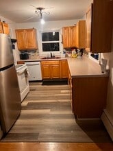 10 Knox Ave in Bangor, ME - Foto de edificio - Building Photo