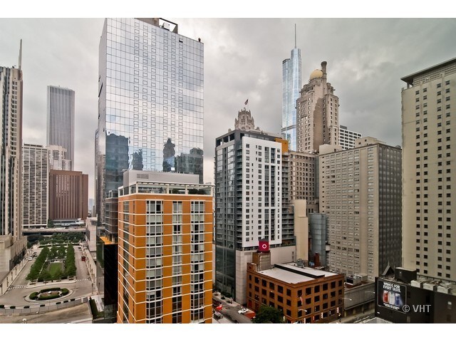 211 E Ohio St, Unit 1814 in Chicago, IL - Building Photo