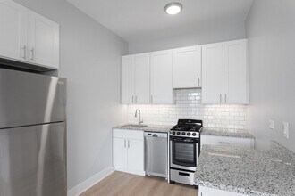 7600 N Sheridan Rd, Unit 306 in Chicago, IL - Building Photo - Building Photo