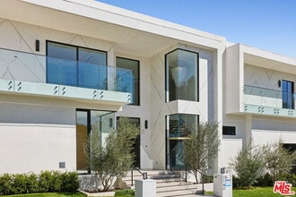2180 Stradella Rd in Los Angeles, CA - Building Photo - Building Photo