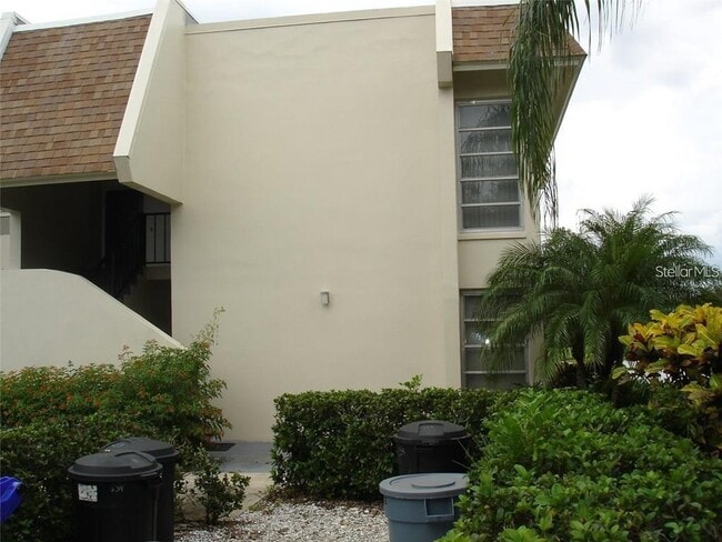 7211 W Country Club Dr N in Sarasota, FL - Building Photo - Building Photo