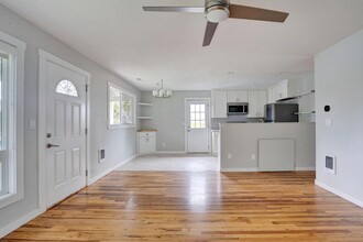 3817 SE 69th Ave in Portland, OR - Foto de edificio - Building Photo