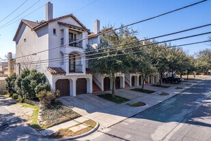 The Courtyards on McKinney in Dallas, TX - Building Photo
