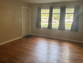 1634 Mayhew St in Tallahassee, FL - Building Photo - Building Photo