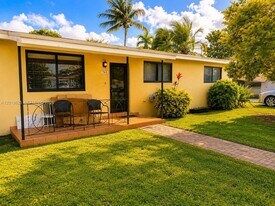 765 W 70 Pl in Hialeah, FL - Building Photo